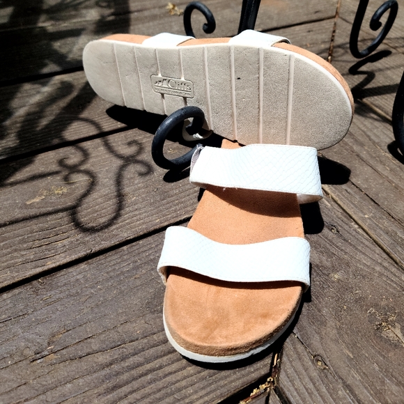 Cliffs by White Mountain white & tan slides sz9.5 - Picture 5 of 6